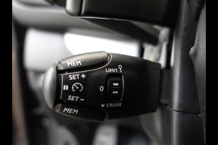 Opel Vivaro 1.5 CDTI L3H1 Dubbele Cabine 145PK Automaat Trekhaak Navigatie Airco Parkeersensoren Camera Cruise control