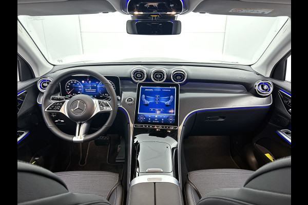 Mercedes-Benz GLC 300 e 4MATIC Plug-In Hybride Trekhaak | Ledkoplampen | Memory Voorstoelen |  Achteruitrijcamera | Sfeerverlichting | Dodehoekassistent. Inclusief 24 maanden Mercedes-Benz Certified garantie voor Europa.