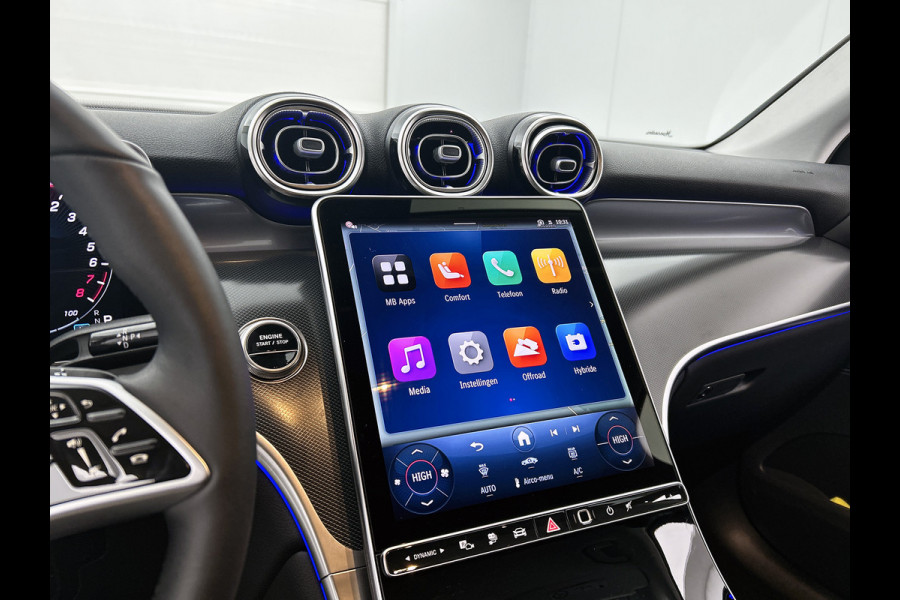 Mercedes-Benz GLC 300 e 4MATIC Plug-In Hybride Trekhaak | Ledkoplampen | Memory Voorstoelen |  Achteruitrijcamera | Sfeerverlichting | Dodehoekassistent. Inclusief 24 maanden Mercedes-Benz Certified garantie voor Europa.