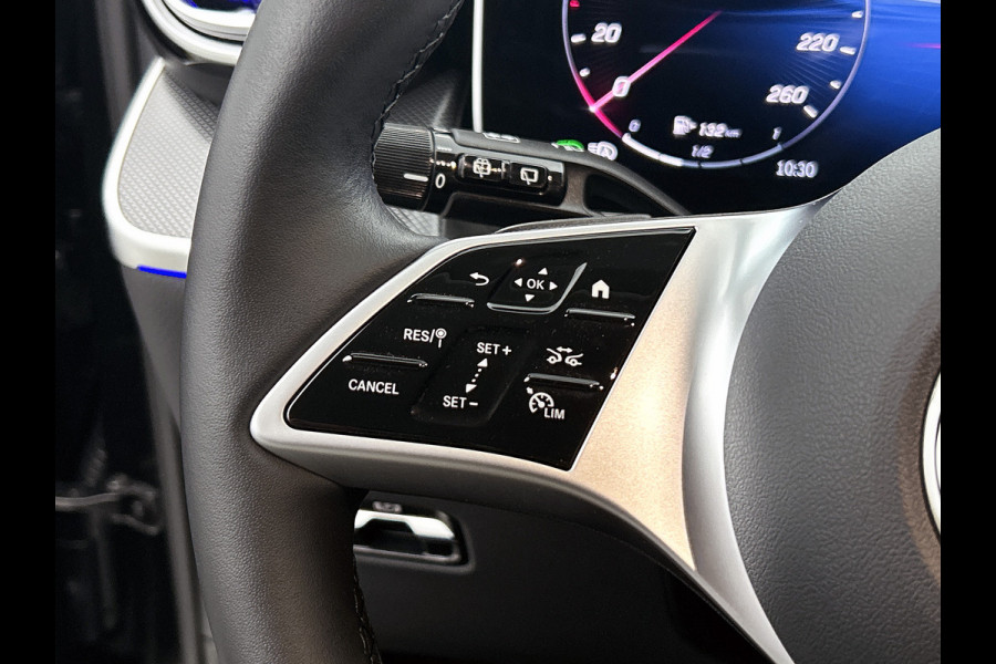 Mercedes-Benz GLC 300 e 4MATIC Plug-In Hybride Trekhaak | Ledkoplampen | Memory Voorstoelen |  Achteruitrijcamera | Sfeerverlichting | Dodehoekassistent. Inclusief 24 maanden Mercedes-Benz Certified garantie voor Europa.