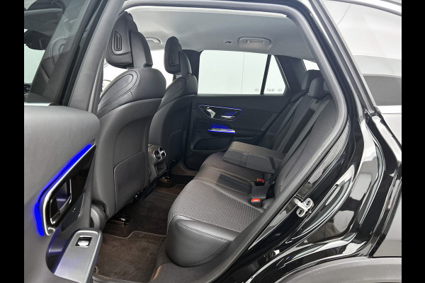 Mercedes-Benz GLC 300 e 4MATIC Plug-In Hybride Trekhaak | Ledkoplampen | Memory Voorstoelen |  Achteruitrijcamera | Sfeerverlichting | Dodehoekassistent. Inclusief 24 maanden Mercedes-Benz Certified garantie voor Europa.