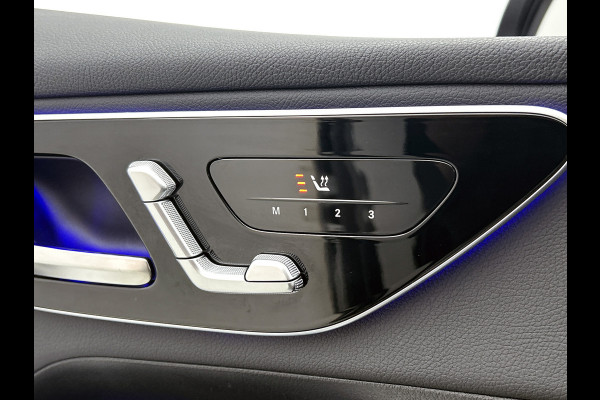 Mercedes-Benz GLC 300 e 4MATIC Plug-In Hybride Trekhaak | Ledkoplampen | Memory Voorstoelen |  Achteruitrijcamera | Sfeerverlichting | Dodehoekassistent. Inclusief 24 maanden Mercedes-Benz Certified garantie voor Europa.