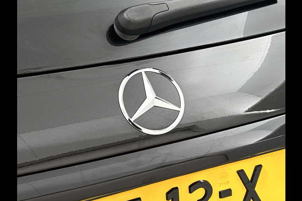 Mercedes-Benz GLC 300 e 4MATIC Plug-In Hybride Trekhaak | Ledkoplampen | Memory Voorstoelen |  Achteruitrijcamera | Sfeerverlichting | Dodehoekassistent. Inclusief 24 maanden Mercedes-Benz Certified garantie voor Europa.