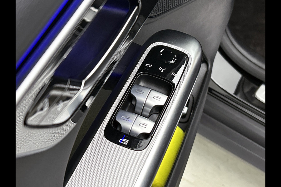 Mercedes-Benz GLC 300 e 4MATIC Plug-In Hybride Trekhaak | Ledkoplampen | Memory Voorstoelen |  Achteruitrijcamera | Sfeerverlichting | Dodehoekassistent. Inclusief 24 maanden Mercedes-Benz Certified garantie voor Europa.