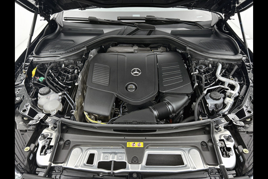 Mercedes-Benz GLC 300 e 4MATIC Plug-In Hybride Trekhaak | Ledkoplampen | Memory Voorstoelen |  Achteruitrijcamera | Sfeerverlichting | Dodehoekassistent. Inclusief 24 maanden Mercedes-Benz Certified garantie voor Europa.