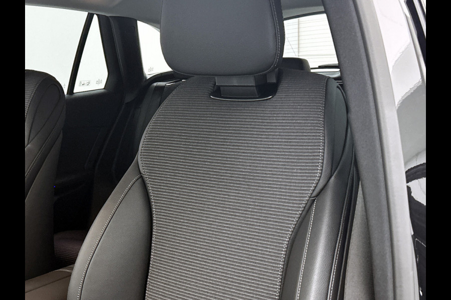 Mercedes-Benz GLC 300 e 4MATIC Plug-In Hybride Trekhaak | Ledkoplampen | Memory Voorstoelen |  Achteruitrijcamera | Sfeerverlichting | Dodehoekassistent. Inclusief 24 maanden Mercedes-Benz Certified garantie voor Europa.