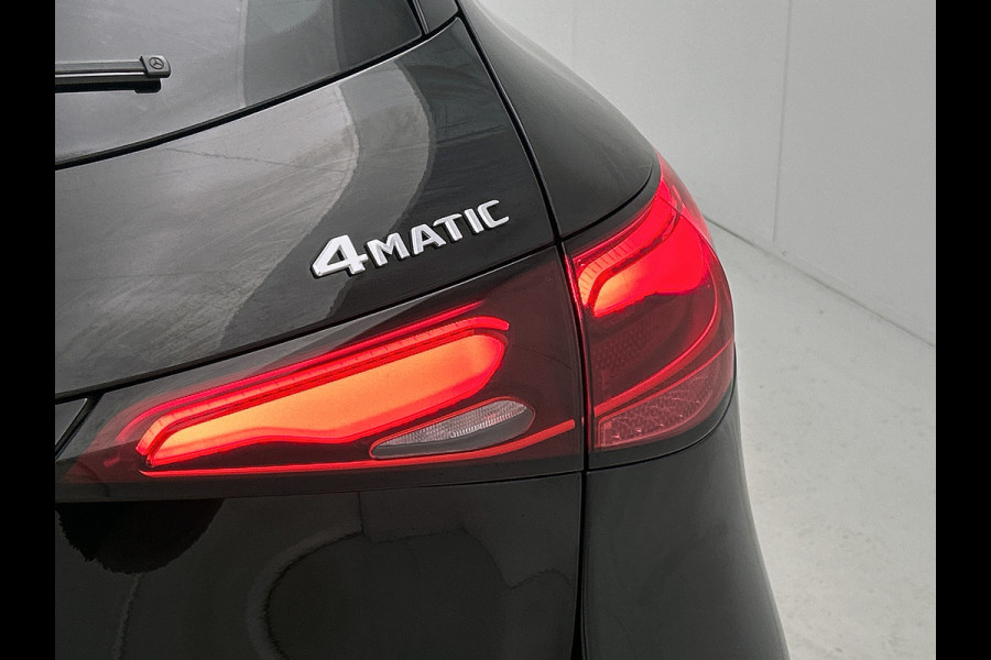 Mercedes-Benz GLC 300 e 4MATIC Plug-In Hybride Trekhaak | Ledkoplampen | Memory Voorstoelen |  Achteruitrijcamera | Sfeerverlichting | Dodehoekassistent. Inclusief 24 maanden Mercedes-Benz Certified garantie voor Europa.