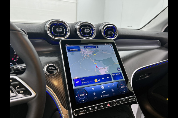 Mercedes-Benz GLC 300 e 4MATIC Plug-In Hybride Trekhaak | Ledkoplampen | Memory Voorstoelen |  Achteruitrijcamera | Sfeerverlichting | Dodehoekassistent. Inclusief 24 maanden Mercedes-Benz Certified garantie voor Europa.