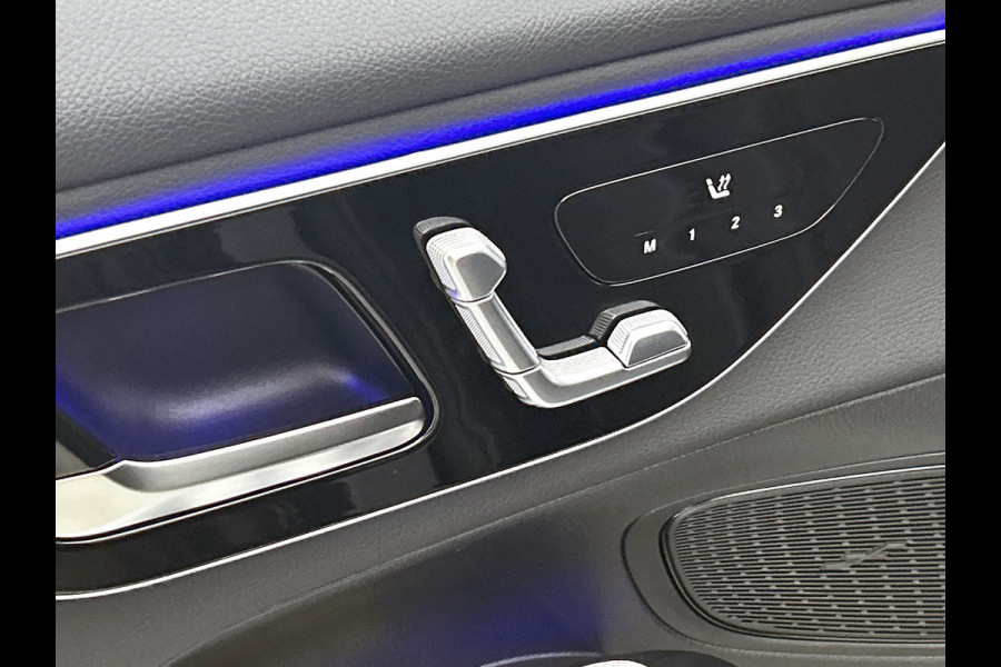 Mercedes-Benz GLC 300 e 4MATIC Plug-In Hybride Trekhaak | Ledkoplampen | Memory Voorstoelen |  Achteruitrijcamera | Sfeerverlichting | Dodehoekassistent. Inclusief 24 maanden Mercedes-Benz Certified garantie voor Europa.