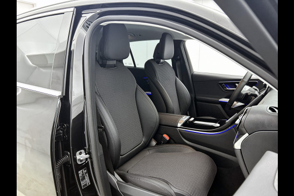 Mercedes-Benz GLC 300 e 4MATIC Plug-In Hybride Trekhaak | Ledkoplampen | Memory Voorstoelen |  Achteruitrijcamera | Sfeerverlichting | Dodehoekassistent. Inclusief 24 maanden Mercedes-Benz Certified garantie voor Europa.