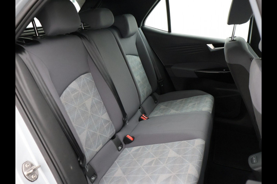 Volkswagen ID.3 PRO 58 KWH + SFEERVERLICHTING | ADAPTIVE CRUISE | STUUR / STOELVERWARMING