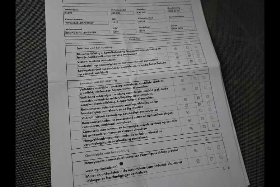Volkswagen ID.3 PRO 58 KWH + SFEERVERLICHTING | ADAPTIVE CRUISE | STUUR / STOELVERWARMING