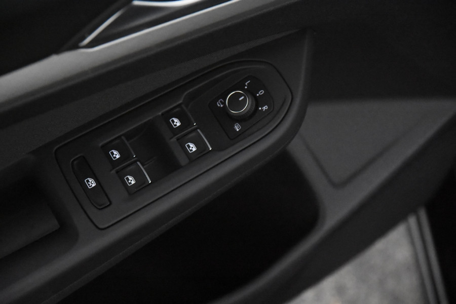 Volkswagen Golf VIII Variant Life *1ste eigenaar*Navigatie*Park Assist*Carplay*