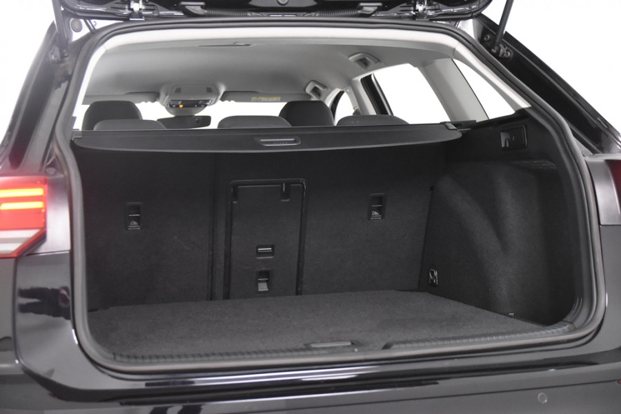 Volkswagen Golf VIII Variant Life *1ste eigenaar*Navigatie*Park Assist*Carplay*