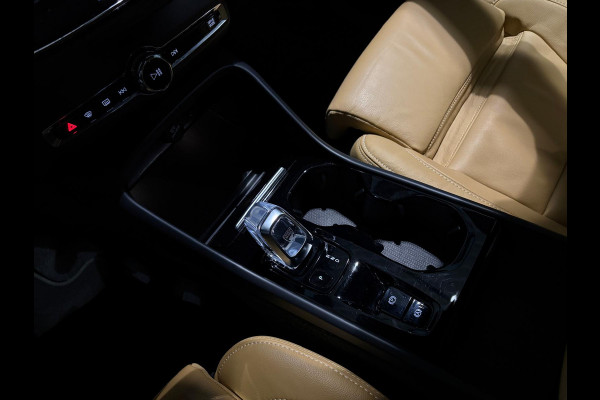 Volvo XC40 T5 Aut. Plug-in Hybrid Ultimate Bright Leder Parkeercamera 262pk