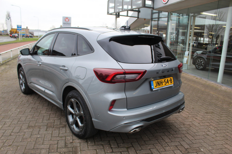 Ford Kuga 2.5-243pk PHEV ST-Line X. Van €. 54.937,- voor €. 43.735,- Trekgewicht van 2.100kg ! Elektr. panodak., elektr. trekhaak, stoel-, stuur- en voorraamverw., 360gr. Camera, HUD, AppleCarplay/Androidauto, Elektr. verstelb. comfortstoelen, LED verl.