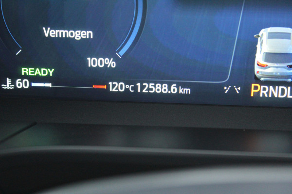 Ford Kuga 2.5-243pk PHEV ST-Line X. Van €. 54.937,- voor €. 43.735,- Trekgewicht van 2.100kg ! Elektr. panodak., elektr. trekhaak, stoel-, stuur- en voorraamverw., 360gr. Camera, HUD, AppleCarplay/Androidauto, Elektr. verstelb. comfortstoelen, LED verl.