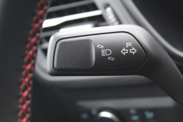 Ford Kuga 2.5-243pk PHEV ST-Line X. Van €. 54.937,- voor €. 43.735,- Trekgewicht van 2.100kg ! Elektr. panodak., elektr. trekhaak, stoel-, stuur- en voorraamverw., 360gr. Camera, HUD, AppleCarplay/Androidauto, Elektr. verstelb. comfortstoelen, LED verl.