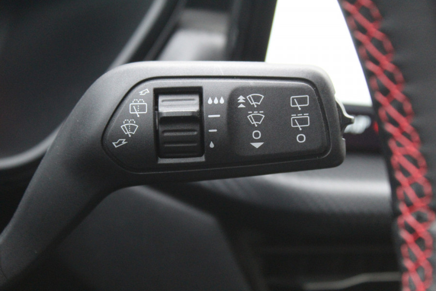 Ford Kuga 2.5-243pk PHEV ST-Line X. Van €. 54.937,- voor €. 43.735,- Trekgewicht van 2.100kg ! Elektr. panodak., elektr. trekhaak, stoel-, stuur- en voorraamverw., 360gr. Camera, HUD, AppleCarplay/Androidauto, Elektr. verstelb. comfortstoelen, LED verl.