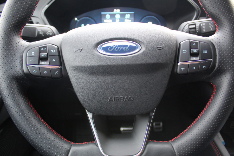 Ford Kuga 2.5-243pk PHEV ST-Line X. Van €. 54.937,- voor €. 43.735,- Trekgewicht van 2.100kg ! Elektr. panodak., elektr. trekhaak, stoel-, stuur- en voorraamverw., 360gr. Camera, HUD, AppleCarplay/Androidauto, Elektr. verstelb. comfortstoelen, LED verl.