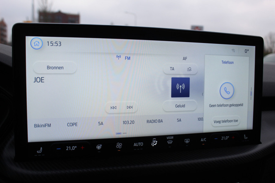 Ford Kuga 2.5-243pk PHEV ST-Line X. Van €. 54.937,- voor €. 43.735,- Trekgewicht van 2.100kg ! Elektr. panodak., elektr. trekhaak, stoel-, stuur- en voorraamverw., 360gr. Camera, HUD, AppleCarplay/Androidauto, Elektr. verstelb. comfortstoelen, LED verl.