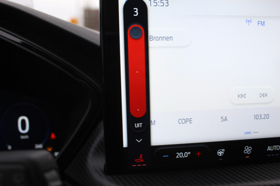 Ford Kuga 2.5-243pk PHEV ST-Line X. Van €. 54.937,- voor €. 43.735,- Trekgewicht van 2.100kg ! Elektr. panodak., elektr. trekhaak, stoel-, stuur- en voorraamverw., 360gr. Camera, HUD, AppleCarplay/Androidauto, Elektr. verstelb. comfortstoelen, LED verl.