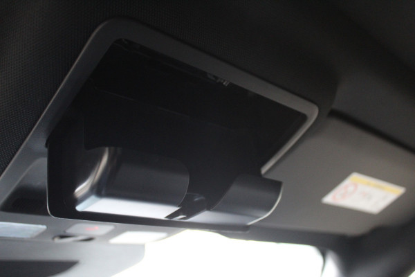 Ford Kuga 2.5-243pk PHEV ST-Line X. Van €. 54.937,- voor €. 43.735,- Trekgewicht van 2.100kg ! Elektr. panodak., elektr. trekhaak, stoel-, stuur- en voorraamverw., 360gr. Camera, HUD, AppleCarplay/Androidauto, Elektr. verstelb. comfortstoelen, LED verl.