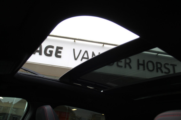 Ford Kuga 2.5-243pk PHEV ST-Line X. Van €. 54.937,- voor €. 43.735,- Trekgewicht van 2.100kg ! Elektr. panodak., elektr. trekhaak, stoel-, stuur- en voorraamverw., 360gr. Camera, HUD, AppleCarplay/Androidauto, Elektr. verstelb. comfortstoelen, LED verl.