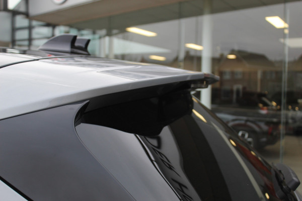 Ford Kuga 2.5-243pk PHEV ST-Line X. Van €. 54.937,- voor €. 43.735,- Trekgewicht van 2.100kg ! Elektr. panodak., elektr. trekhaak, stoel-, stuur- en voorraamverw., 360gr. Camera, HUD, AppleCarplay/Androidauto, Elektr. verstelb. comfortstoelen, LED verl.