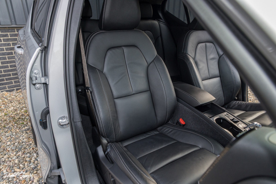 Volvo XC40 1.5 T5 Plug-in hybrid Plus Dark | Adaptieve cruise | Blis | Memory | Harman Kardon | Leder |