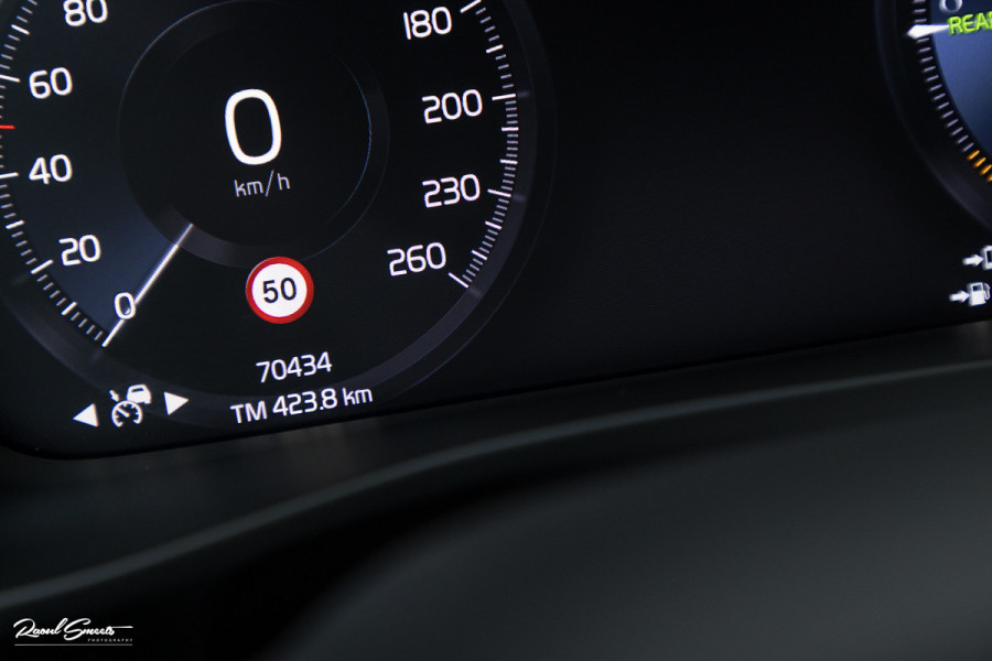 Volvo XC40 1.5 T5 Plug-in hybrid Plus Dark | Adaptieve cruise | Blis | Memory | Harman Kardon | Leder |