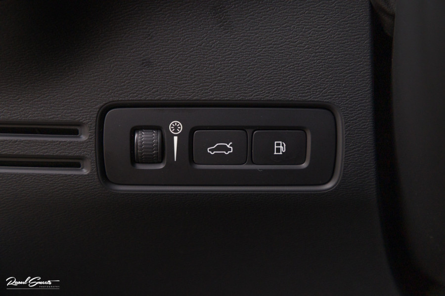 Volvo XC40 1.5 T5 Plug-in hybrid Plus Dark | Adaptieve cruise | Blis | Memory | Harman Kardon | Leder |