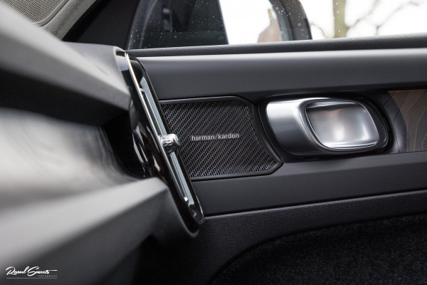 Volvo XC40 1.5 T5 Plug-in hybrid Plus Dark | Adaptieve cruise | Blis | Memory | Harman Kardon | Leder |