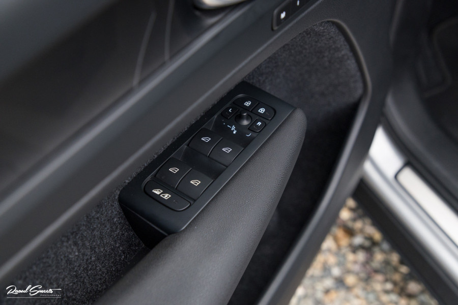 Volvo XC40 1.5 T5 Plug-in hybrid Plus Dark | Adaptieve cruise | Blis | Memory | Harman Kardon | Leder |