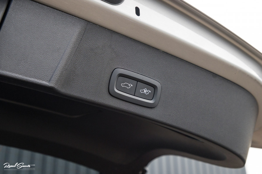 Volvo XC40 1.5 T5 Plug-in hybrid Plus Dark | Adaptieve cruise | Blis | Memory | Harman Kardon | Leder |