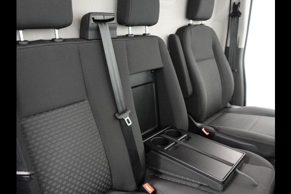 Ford Transit 130pk L2H2 Trekhaak Airco 360°Camera DAB+ Airco Trekhaak Cruise Control