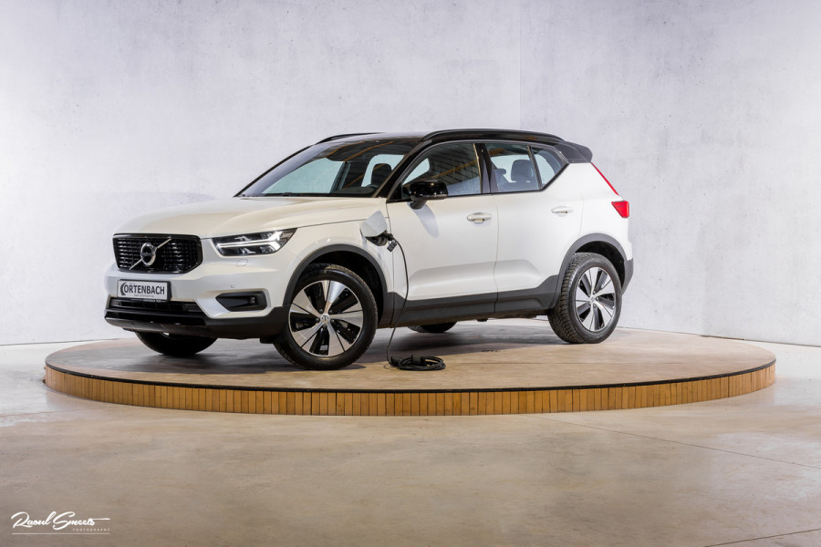 Volvo XC40 1.5 T5 Recharge R-Design | Adaptieve cruise | Zwenkbare trekhaak | Blis | Actieve bochtverlichting |