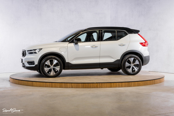 Volvo XC40 1.5 T5 Recharge R-Design | Adaptieve cruise | Zwenkbare trekhaak | Blis | Actieve bochtverlichting |