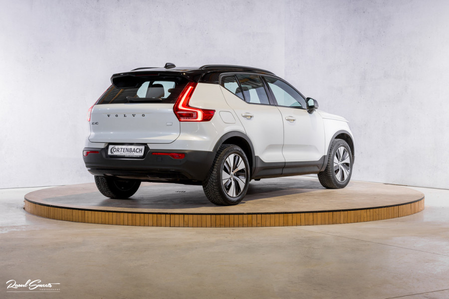 Volvo XC40 1.5 T5 Recharge R-Design | Adaptieve cruise | Zwenkbare trekhaak | Blis | Actieve bochtverlichting |