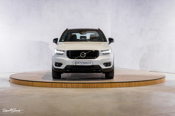 Volvo XC40 1.5 T5 Recharge R-Design | Adaptieve cruise | Zwenkbare trekhaak | Blis | Actieve bochtverlichting |