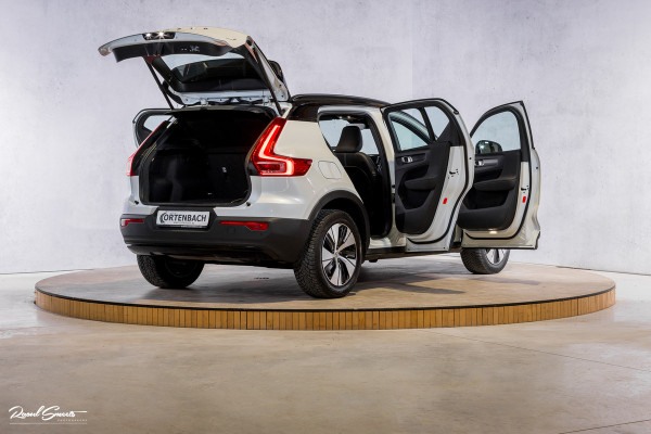Volvo XC40 1.5 T5 Recharge R-Design | Adaptieve cruise | Zwenkbare trekhaak | Blis | Actieve bochtverlichting |