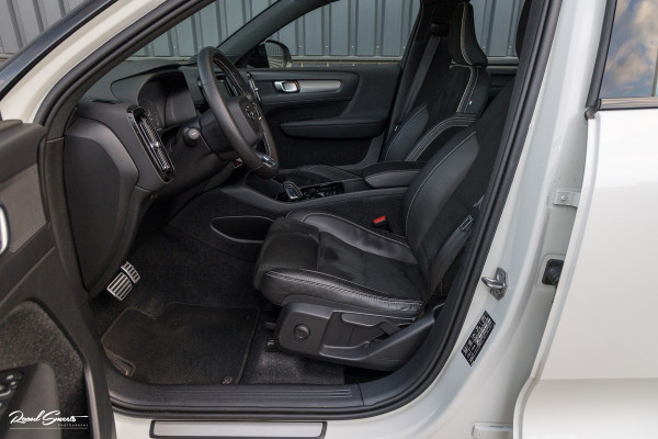 Volvo XC40 1.5 T5 Recharge R-Design | Adaptieve cruise | Zwenkbare trekhaak | Blis | Actieve bochtverlichting |