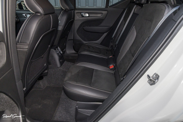 Volvo XC40 1.5 T5 Recharge R-Design | Adaptieve cruise | Zwenkbare trekhaak | Blis | Actieve bochtverlichting |