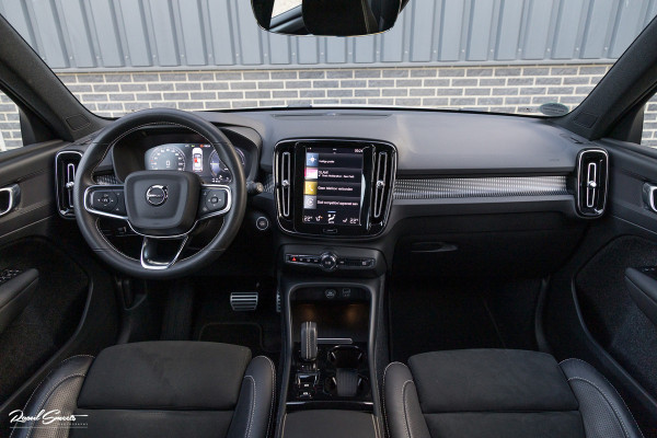 Volvo XC40 1.5 T5 Recharge R-Design | Adaptieve cruise | Zwenkbare trekhaak | Blis | Actieve bochtverlichting |