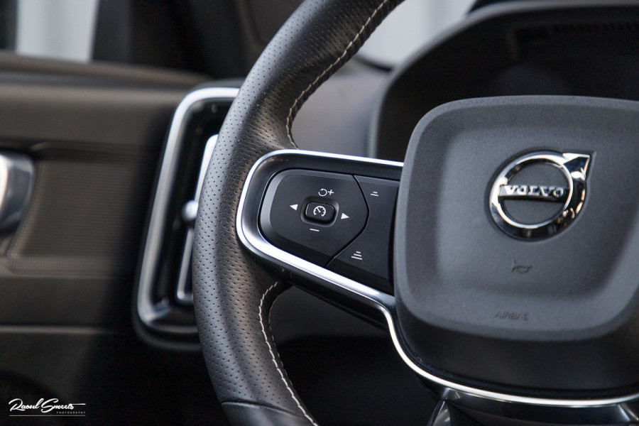 Volvo XC40 1.5 T5 Recharge R-Design | Adaptieve cruise | Zwenkbare trekhaak | Blis | Actieve bochtverlichting |