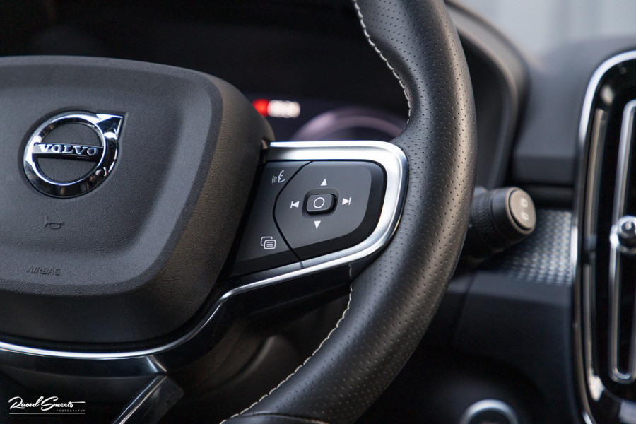 Volvo XC40 1.5 T5 Recharge R-Design | Adaptieve cruise | Zwenkbare trekhaak | Blis | Actieve bochtverlichting |