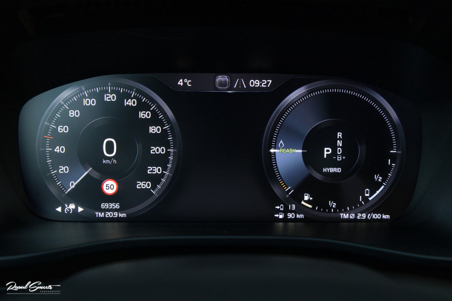 Volvo XC40 1.5 T5 Recharge R-Design | Adaptieve cruise | Zwenkbare trekhaak | Blis | Actieve bochtverlichting |