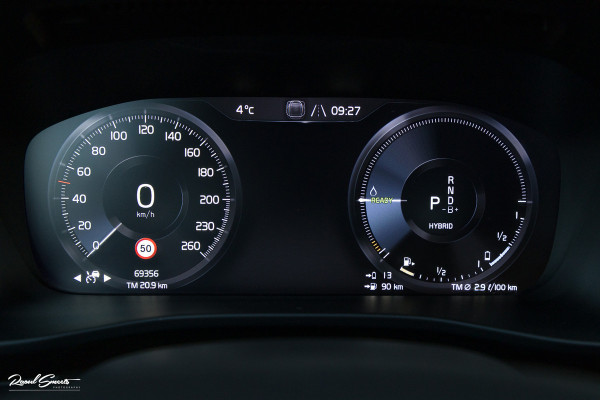 Volvo XC40 1.5 T5 Recharge R-Design | Adaptieve cruise | Zwenkbare trekhaak | Blis | Actieve bochtverlichting |