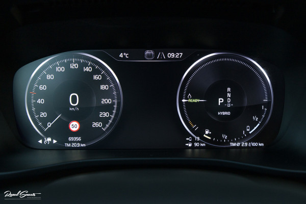 Volvo XC40 1.5 T5 Recharge R-Design | Adaptieve cruise | Zwenkbare trekhaak | Blis | Actieve bochtverlichting |