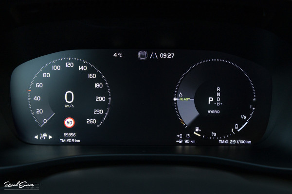 Volvo XC40 1.5 T5 Recharge R-Design | Adaptieve cruise | Zwenkbare trekhaak | Blis | Actieve bochtverlichting |